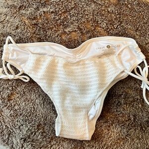 Shade and Shore White Crochet Swimsuit Bottom M